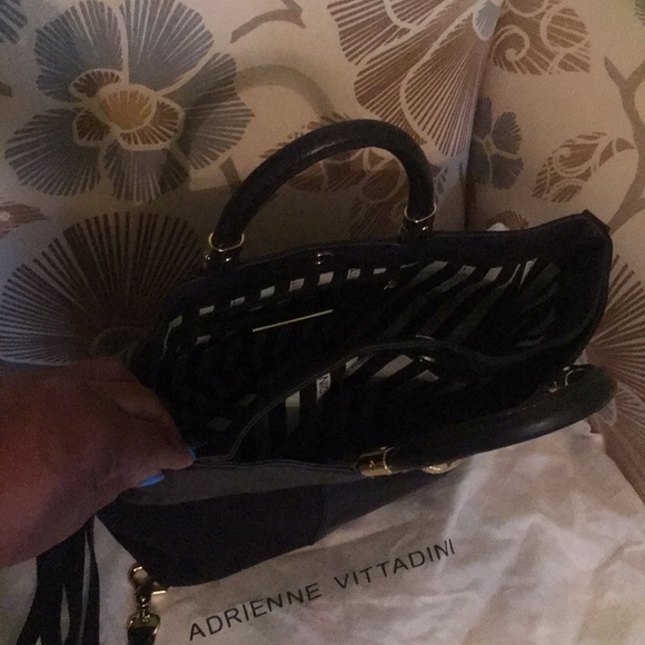 Adrienne Vittadini Bag - Picture 4 of 7